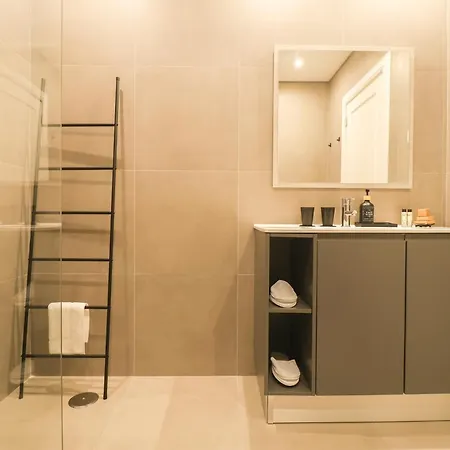 شقة - Modern Design In Walled Old Town *